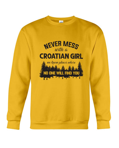 Never Mess With A Croatian Girl Limted Classic T-Shirt - Guys Tee - Sweatshirt